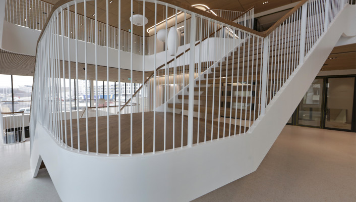 Neubau Erlenmatt Basel, Treppe und Gelaender 36