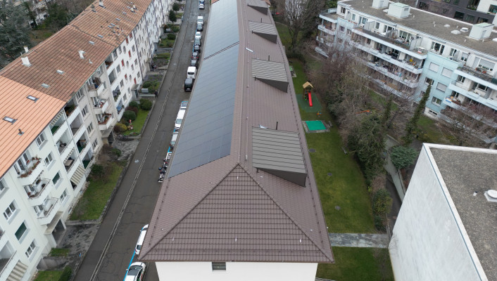 Indach Photovoltaikanlage_Wohngenossenschaft Ettingerhof Basel